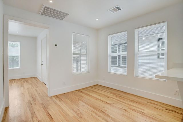 6109 N Main St, Houston, TX 77008