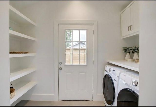 6109 N Main St, Houston, TX 77008