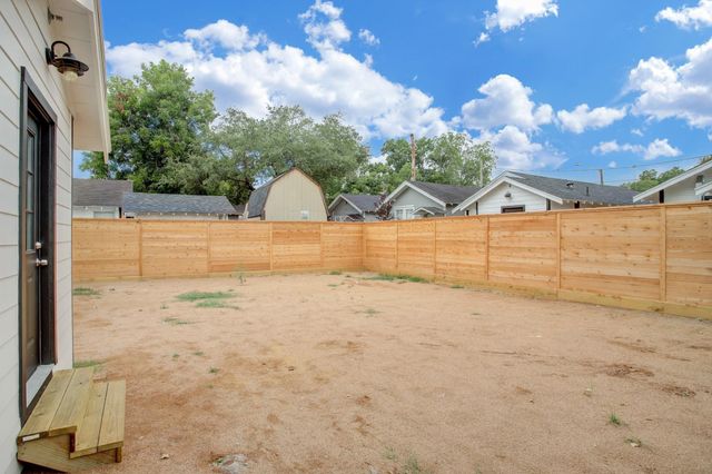 6109 N Main St, Houston, TX 77008