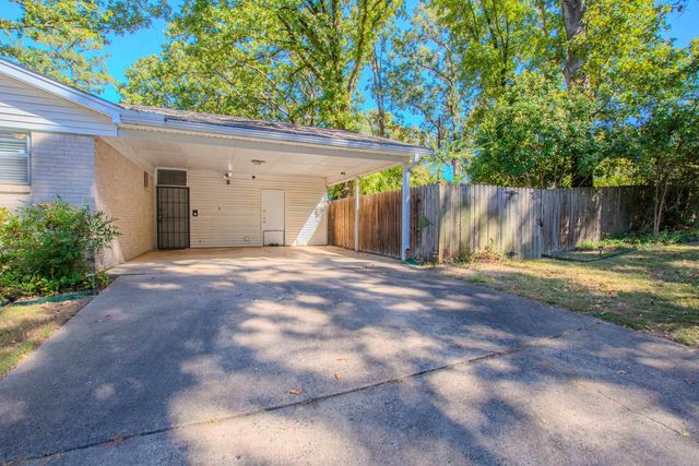 53 Flag Road, Little Rock, AR 72205