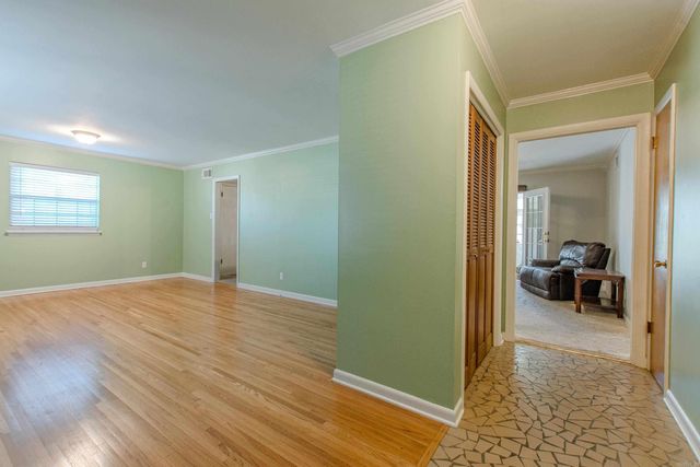 53 Flag Road, Little Rock, AR 72205