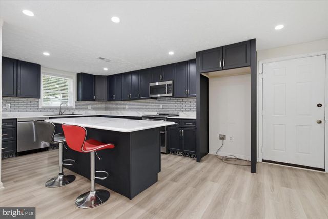 8 SUNNYKING DR, Reisterstown, MD 21136