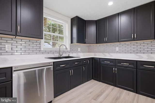 8 SUNNYKING DR, Reisterstown, MD 21136