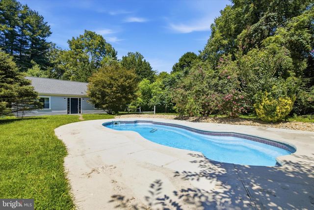8 SUNNYKING DR, Reisterstown, MD 21136