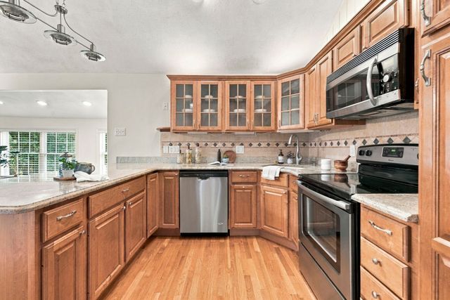 8 Patley Rd, North Reading, MA 01864