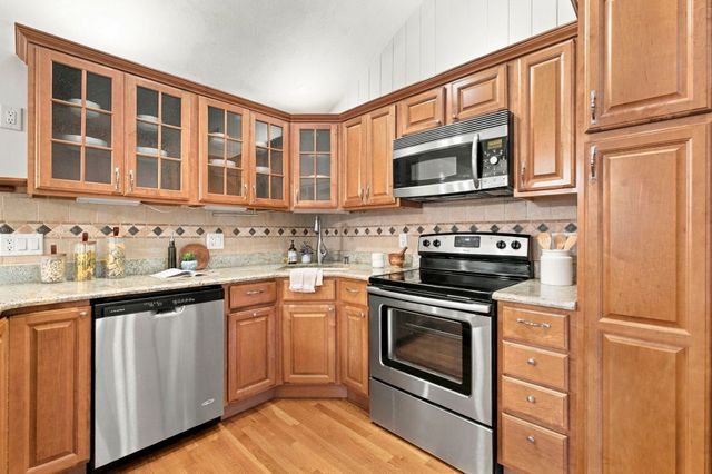8 Patley Rd, North Reading, MA 01864
