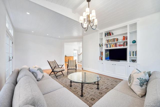 1 Cooper Lane, Quogue, NY 11959