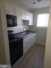 2 PLOVER CIR, Newark, DE 19702