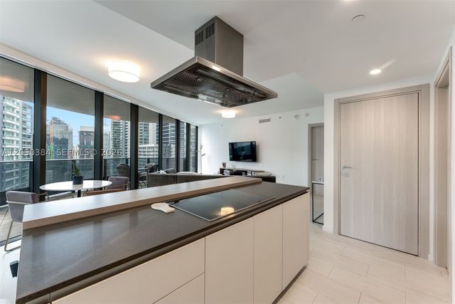 1000 Brickell Plz 2401, Miami, FL 33131