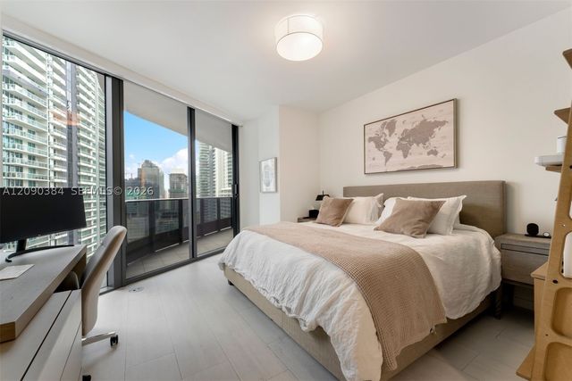 1000 Brickell Plz 2401, Miami, FL 33131