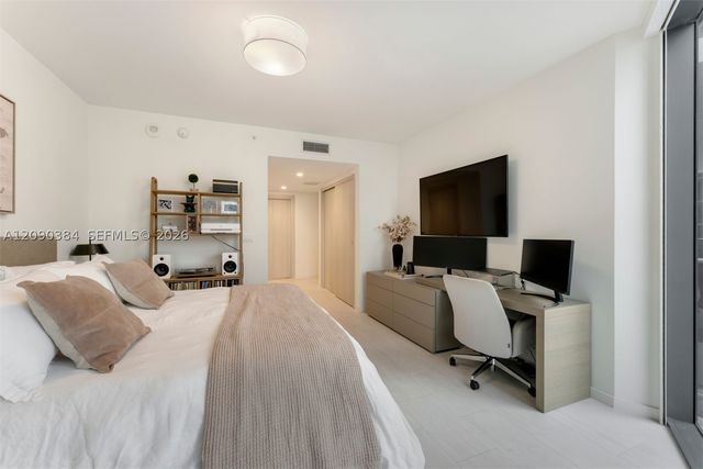 1000 Brickell Plz 2401, Miami, FL 33131
