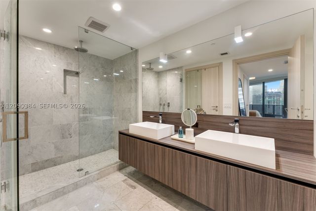1000 Brickell Plz 2401, Miami, FL 33131