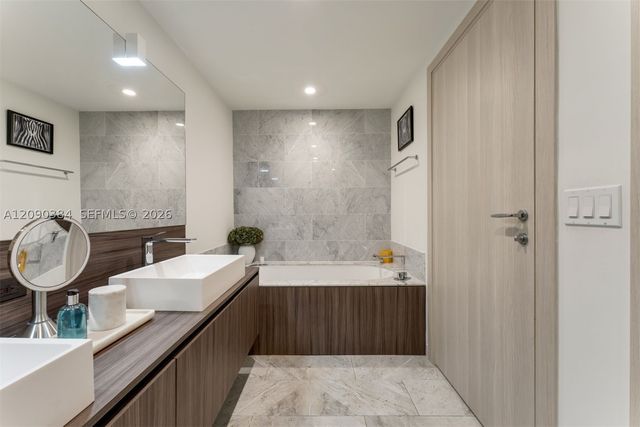 1000 Brickell Plz 2401, Miami, FL 33131