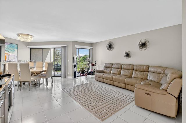 5901 Camino Del Sol 207 207, Boca Raton, FL 33433