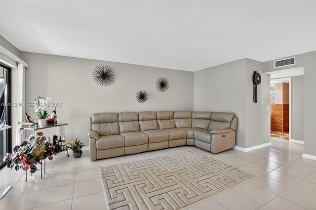 5901 Camino Del Sol 207 207, Boca Raton, FL 33433