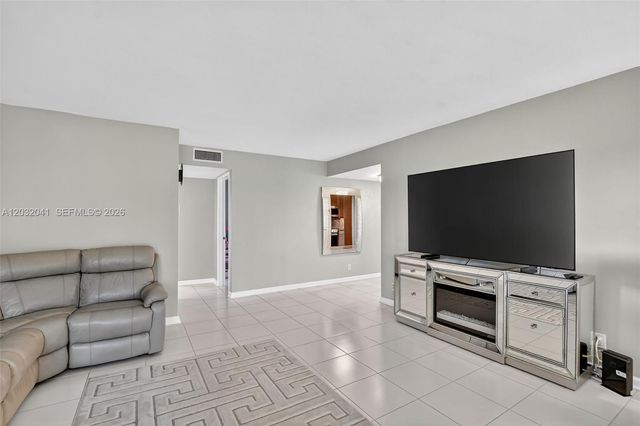 5901 Camino Del Sol 207 207, Boca Raton, FL 33433