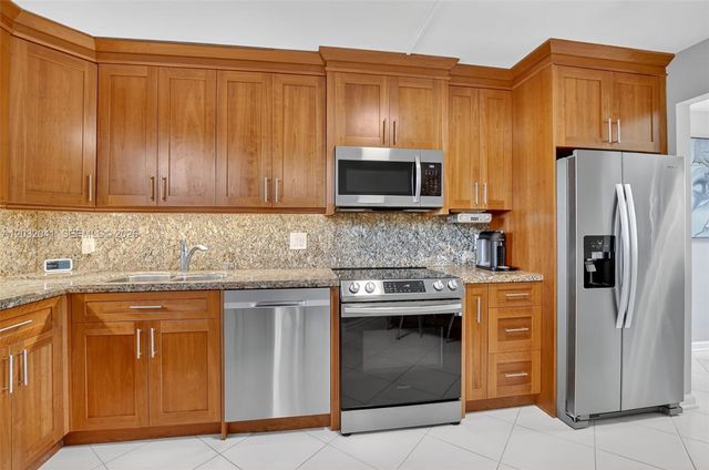 5901 Camino Del Sol 207 207, Boca Raton, FL 33433