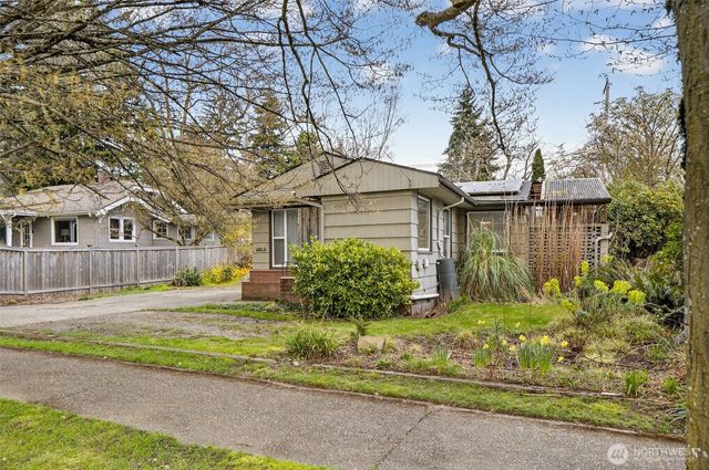 8620 35th Avenue SW, Seattle, WA 98126