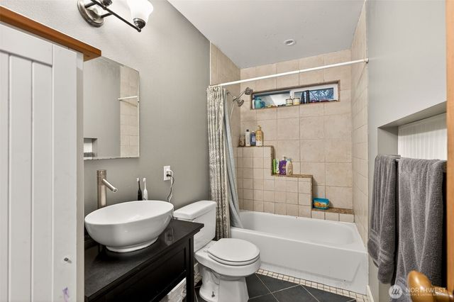 8620 35th Avenue SW, Seattle, WA 98126