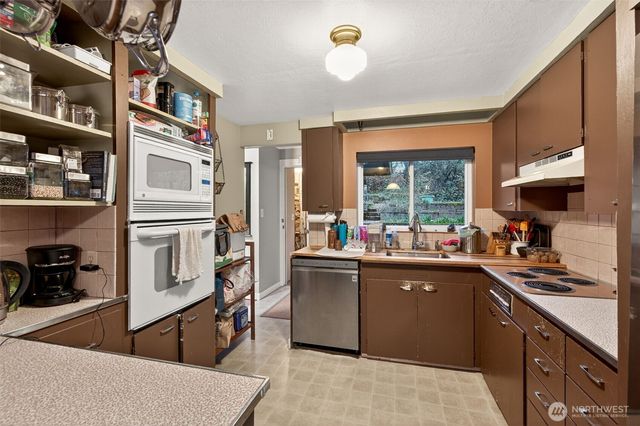 8620 35th Avenue SW, Seattle, WA 98126