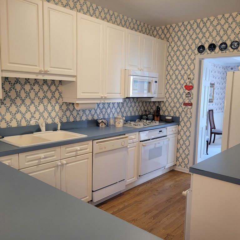 22W517 Parkview Drive, Glen Ellyn, IL 60137 — photo 5