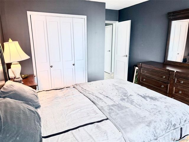 8900 E Jefferson Avenue 916, Detroit, MI 48214