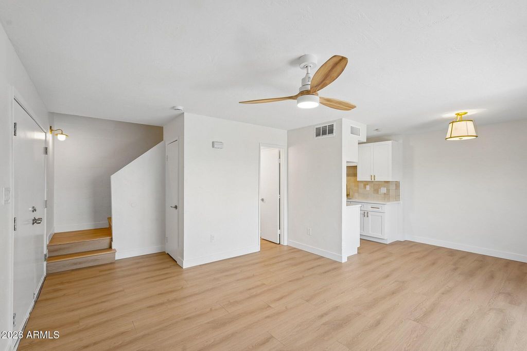 5919 W GOLDEN Lane, Glendale, AZ 85302 — photo 5
