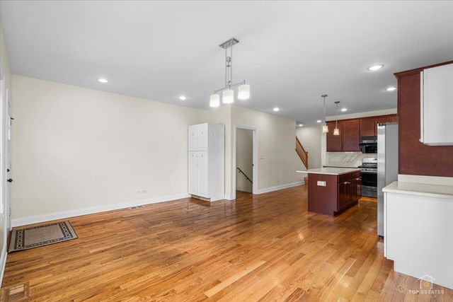 3326 S Lituanica Avenue, Chicago, IL 60608