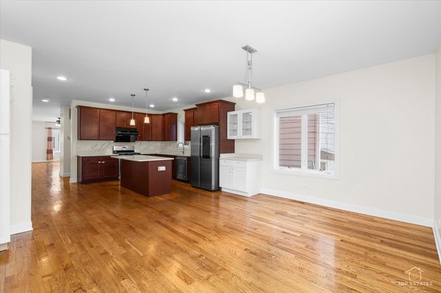 3326 S Lituanica Avenue, Chicago, IL 60608