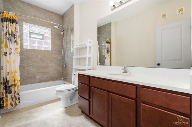 3326 S Lituanica Avenue, Chicago, IL 60608