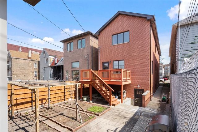 3326 S Lituanica Avenue, Chicago, IL 60608