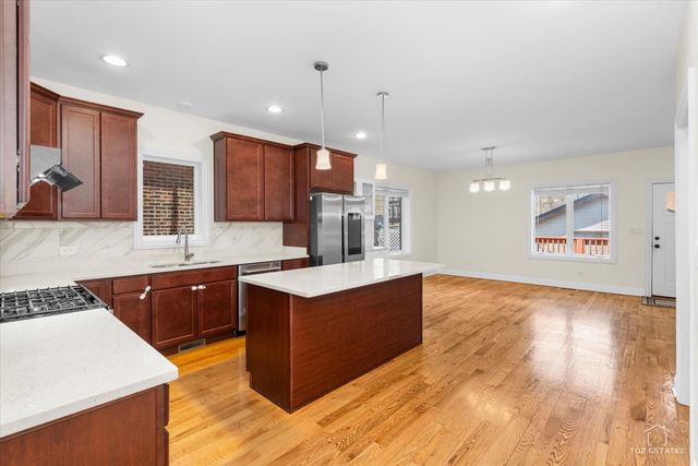 3326 S Lituanica Avenue, Chicago, IL 60608