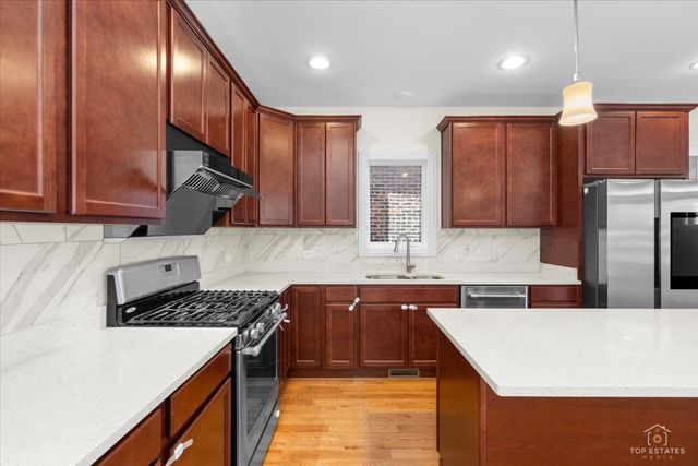 3326 S Lituanica Avenue, Chicago, IL 60608