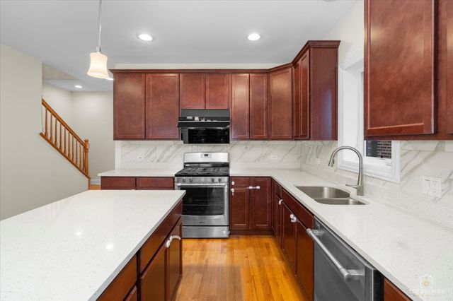 3326 S Lituanica Avenue, Chicago, IL 60608