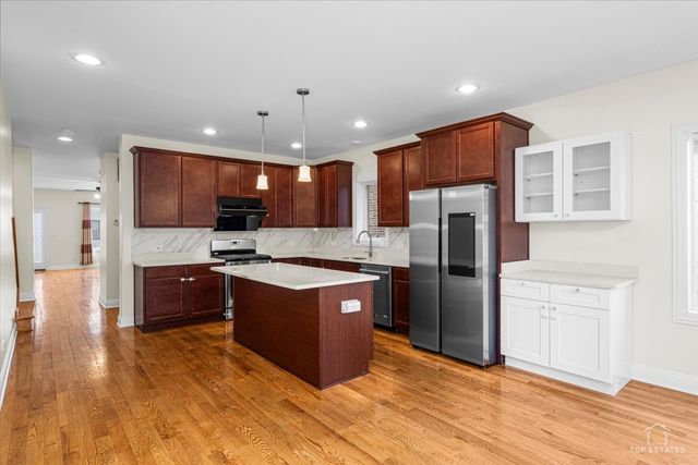 3326 S Lituanica Avenue, Chicago, IL 60608