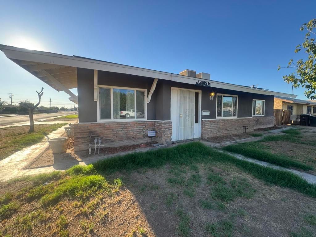 301 N Sola Avenue, Blythe, CA 92225