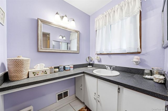 100 Harrisburg Street, Bay Shore, NY 11706