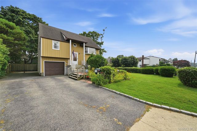 100 Harrisburg Street, Bay Shore, NY 11706