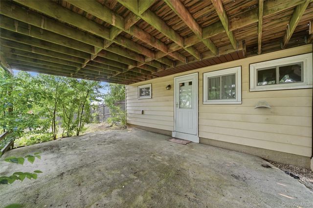 100 Harrisburg Street, Bay Shore, NY 11706