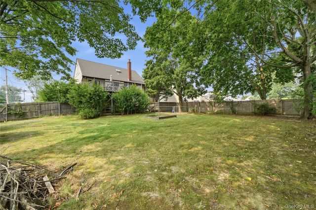 100 Harrisburg Street, Bay Shore, NY 11706