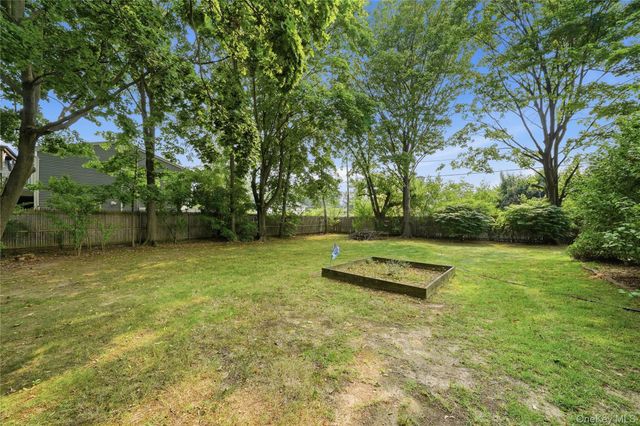 100 Harrisburg Street, Bay Shore, NY 11706