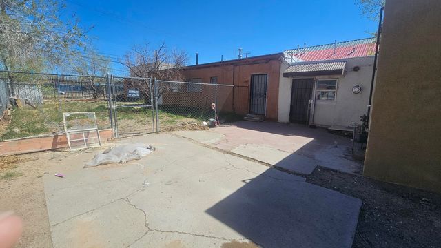 318 Wisconsin Street NE, Albuquerque, NM 87108