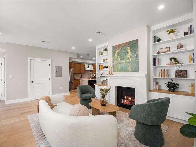 106-108 Bunker Hill St 6, Boston, MA 02129