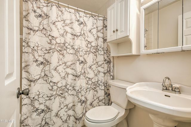 19577 Greenbriar Drive, Bristol, VA 24202