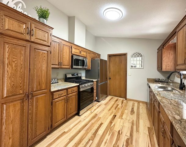 11900 Highland View Circle, Burnsville, MN 55337