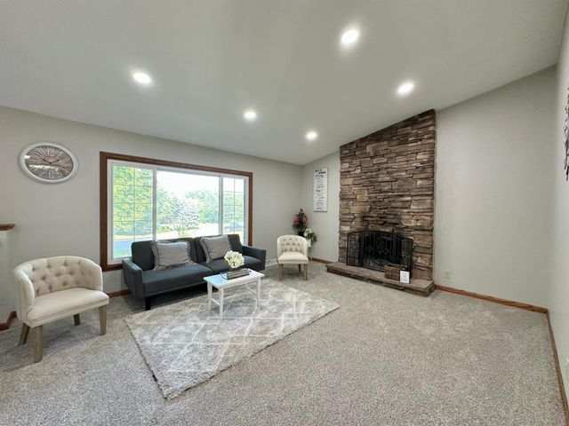 11900 Highland View Circle, Burnsville, MN 55337