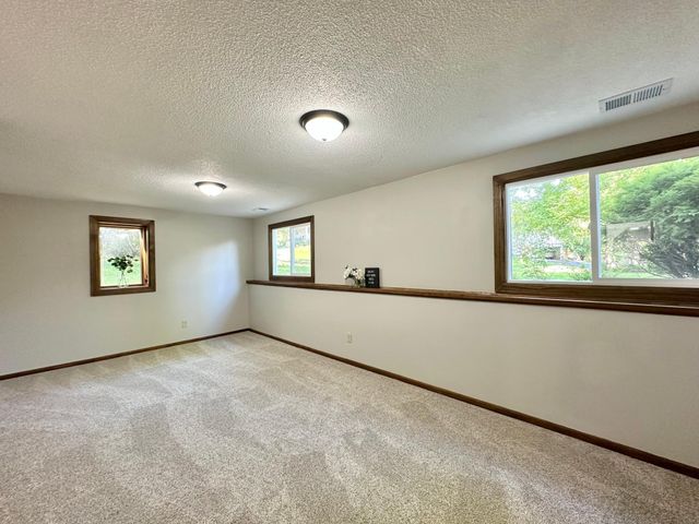 11900 Highland View Circle, Burnsville, MN 55337