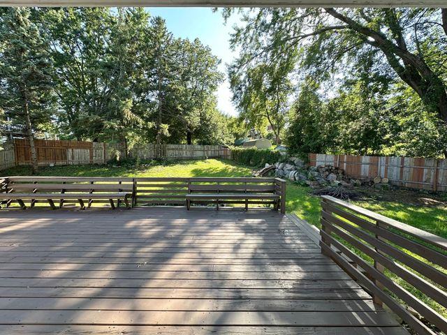 11900 Highland View Circle, Burnsville, MN 55337