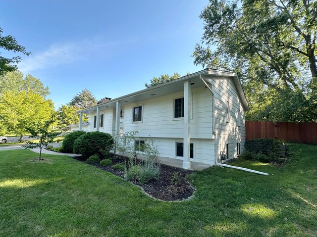 11900 Highland View Circle, Burnsville, MN 55337
