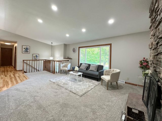 11900 Highland View Circle, Burnsville, MN 55337